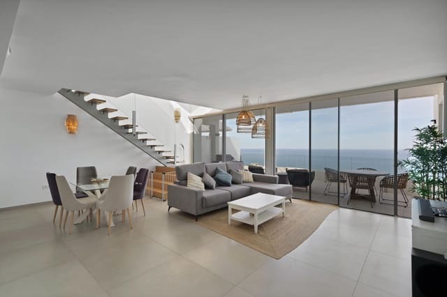 Ático de 4 habitaciones en Benalmádena pueblo, Benalmádena en venta con piscina garaje - 1.225.000 € (Ref: 9806660)