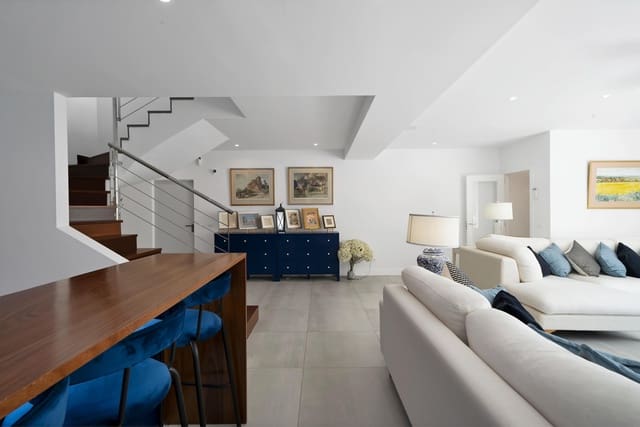 3 makuuhuone Huvila myytävänä paikassa Torremuelle, Benalmádena mukana uima-altaan - 1 200 000 € (Ref: 9806661)