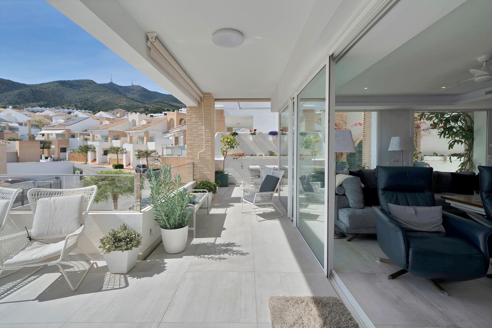 3 bedroom Villa for sale in Benalmadena with pool garage - € 1,150,000 (Ref: 9806661)