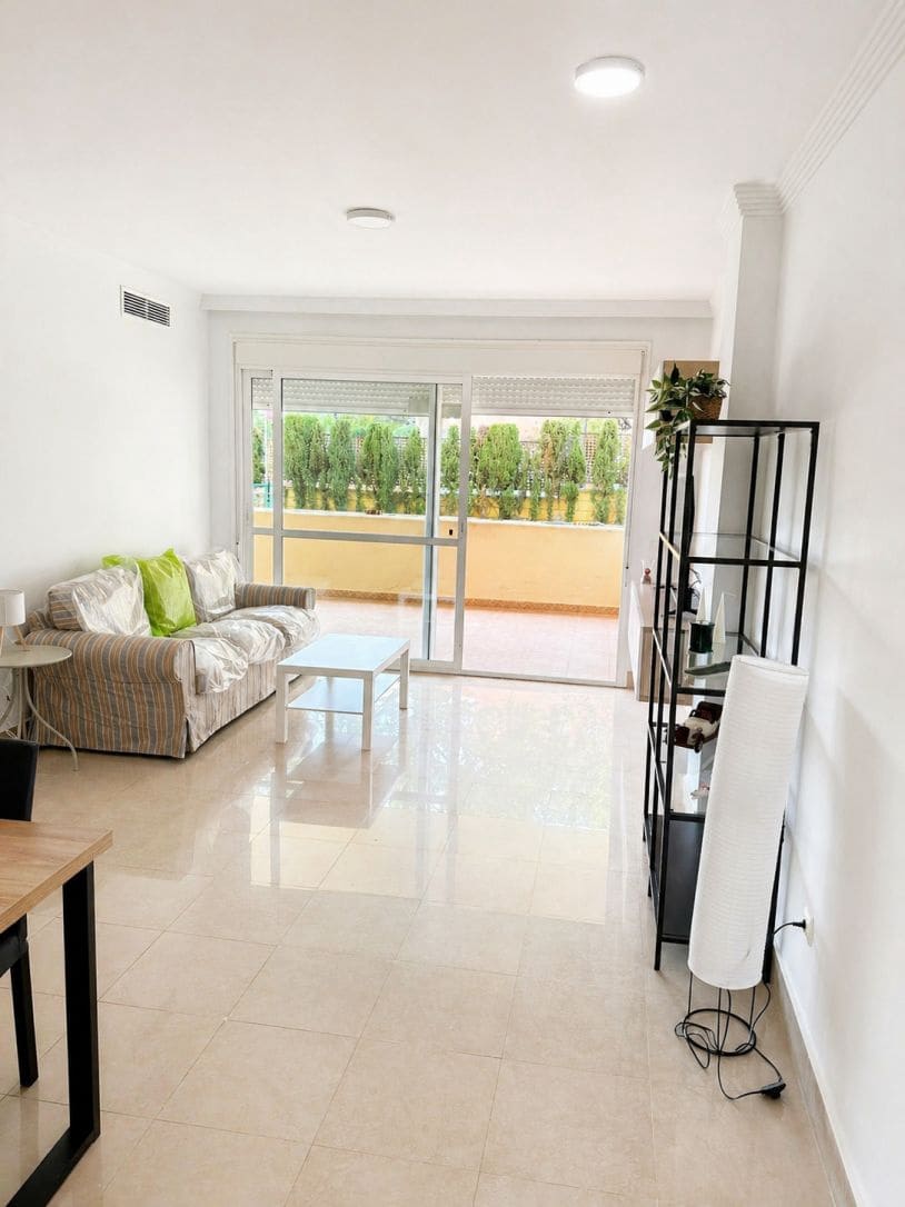 2 soverom Leilighet til leie i Marbella med svømmebasseng garasje - € 1 750 (Ref: 9806662)