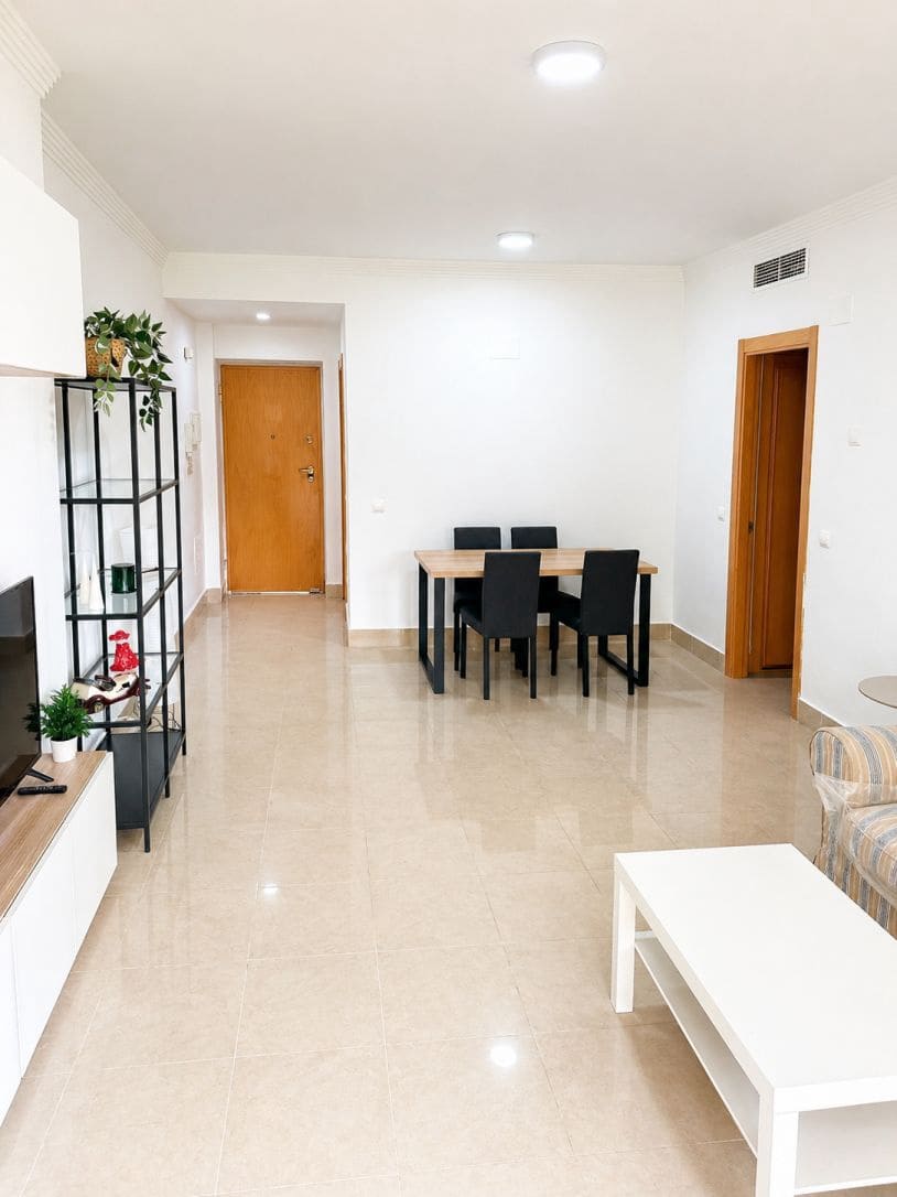 2 soverom Leilighet til leie i Marbella med svømmebasseng garasje - € 1 750 (Ref: 9806662)