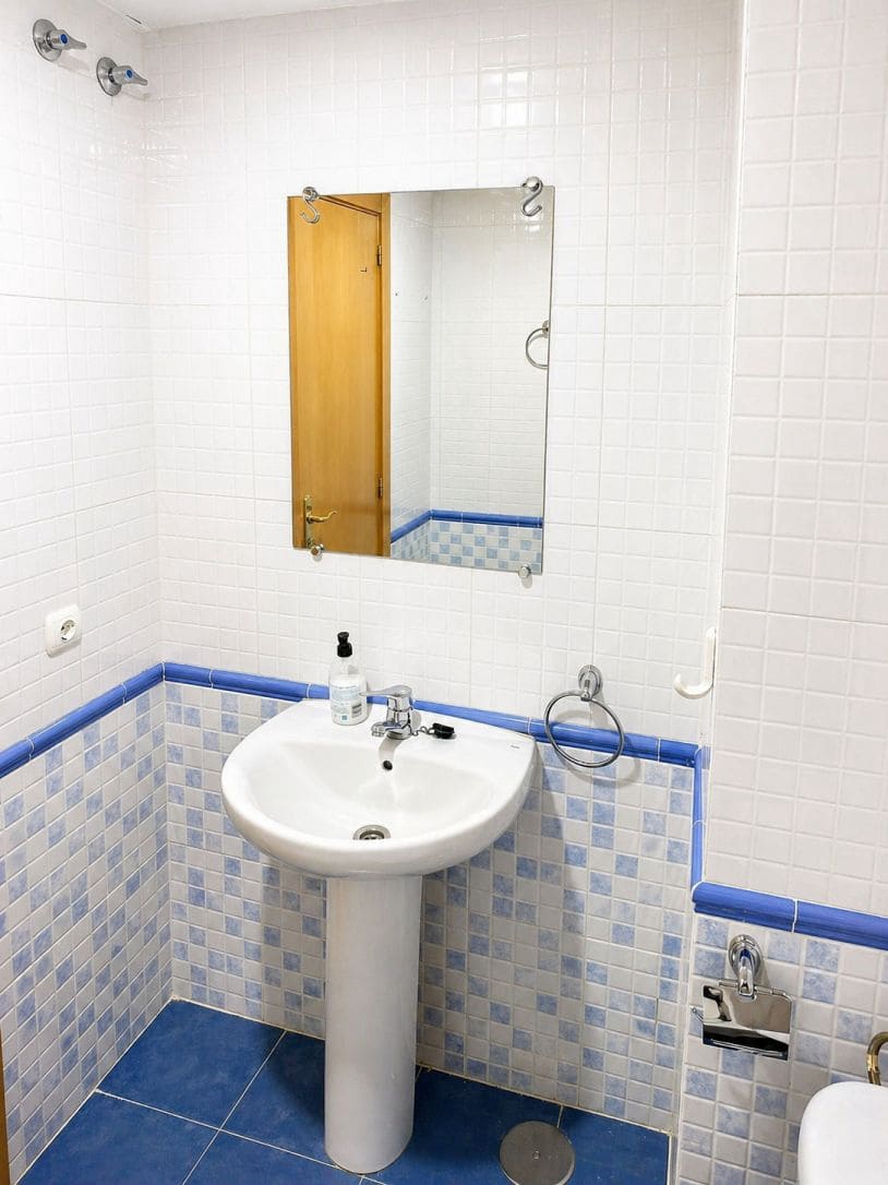 2 soverom Leilighet til leie i Marbella med svømmebasseng garasje - € 1 750 (Ref: 9806662)