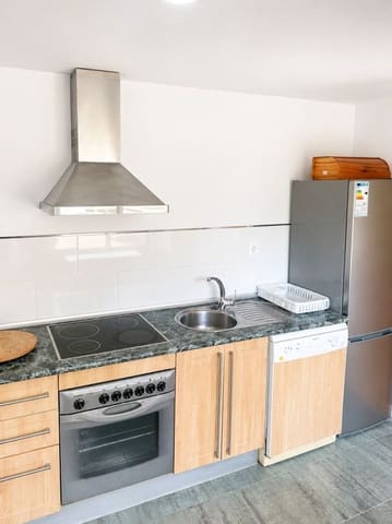 2 soverom Leilighet til leie i Marbella med svømmebasseng garasje - € 1 750 (Ref: 9806662)