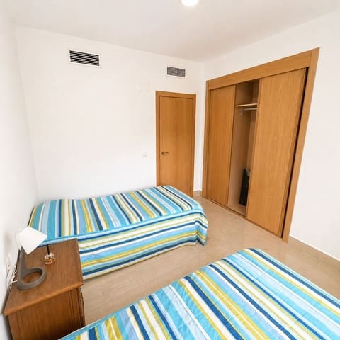 2 soverom Leilighet til leie i Marbella med svømmebasseng garasje - € 1 750 (Ref: 9806662)