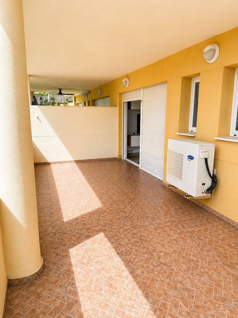 Appartement de 2 chambres à louer à Marbella avec piscine garage - 1 600 € (Ref: 9806662)