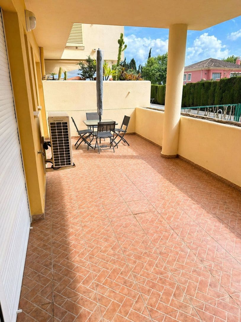 Appartement de 2 chambres à louer à Marbella avec piscine garage - 1 600 € (Ref: 9806662)