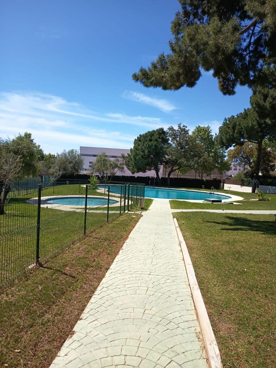 Appartement de 2 chambres à louer à Marbella avec piscine garage - 1 600 € (Ref: 9806662)