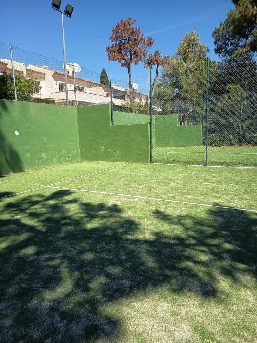 Appartement de 2 chambres à louer à Marbella avec piscine garage - 1 600 € (Ref: 9806662)