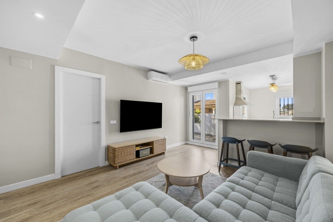 3 bedroom Apartment for sale in Torrequebrada with pool - € 319,000 (Ref: 9812316)