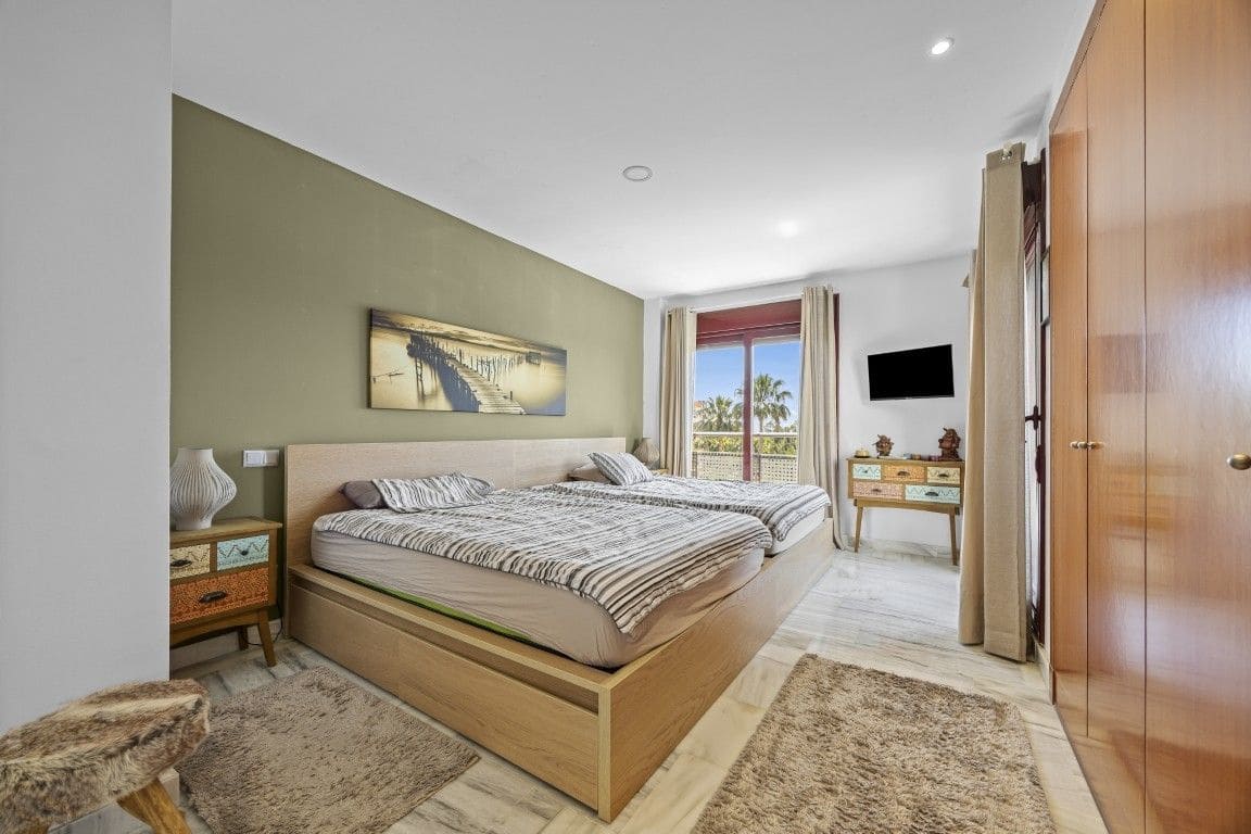 3 soveværelse Villa til salg i Los Flamingos med swimmingpool garage - € 585.000 (Ref: 9825052)