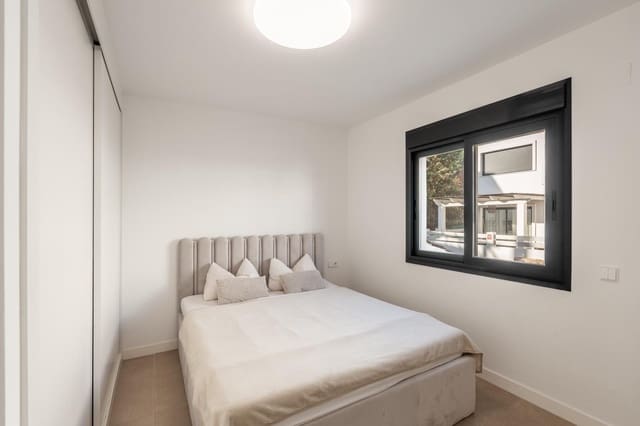 Adosado de 3 habitaciones en El Paraiso, Estepona en venta con piscina - 599.000 € (Ref: 9825053)