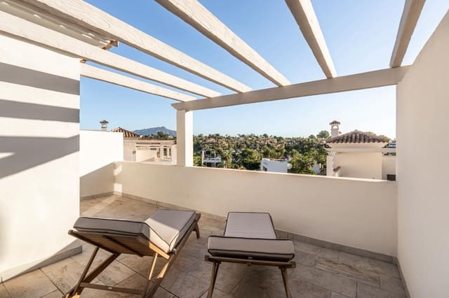 Adosado de 3 habitaciones en El Paraiso, Estepona en venta con piscina - 599.000 € (Ref: 9825053)
