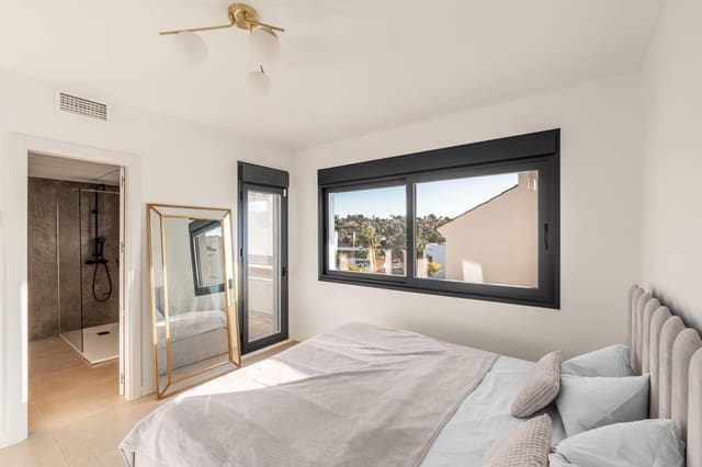 Adosado de 3 habitaciones en El Paraiso, Estepona en venta con piscina - 599.000 € (Ref: 9825053)