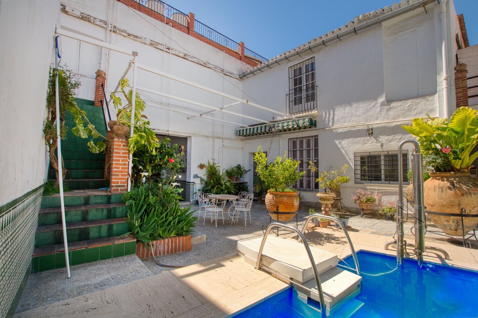12 sovrum Radhus till salu i Velez-Malaga med pool - 1 100 000 € (Ref: 9831921)