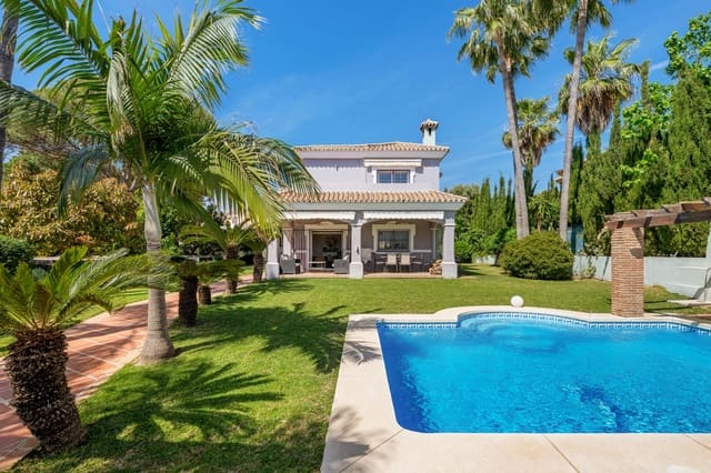 Chalet de 3 habitaciones en Atalaya-Isdabe, Estepona en venta con piscina garaje - 1.200.000 € (Ref: 9831922)