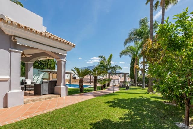 Chalet de 3 habitaciones en Atalaya-Isdabe, Estepona en venta con piscina garaje - 1.200.000 € (Ref: 9831922)