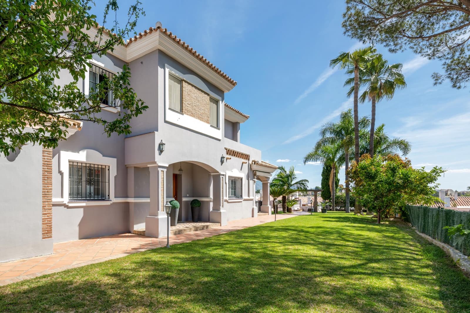 3 sypialnia Willa na sprzedaż w Atalaya-Isdabe z basenem garażem - 1 200 000 € (Ref: 9831922)