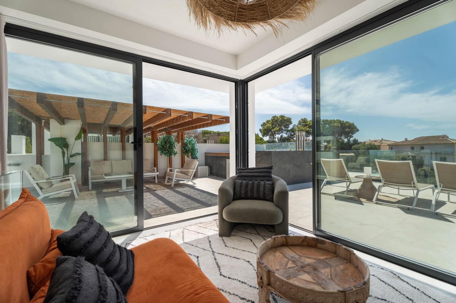3 bedroom Apartment for sale in Marbella with pool - € 2,200,000 (Ref: 9849636)