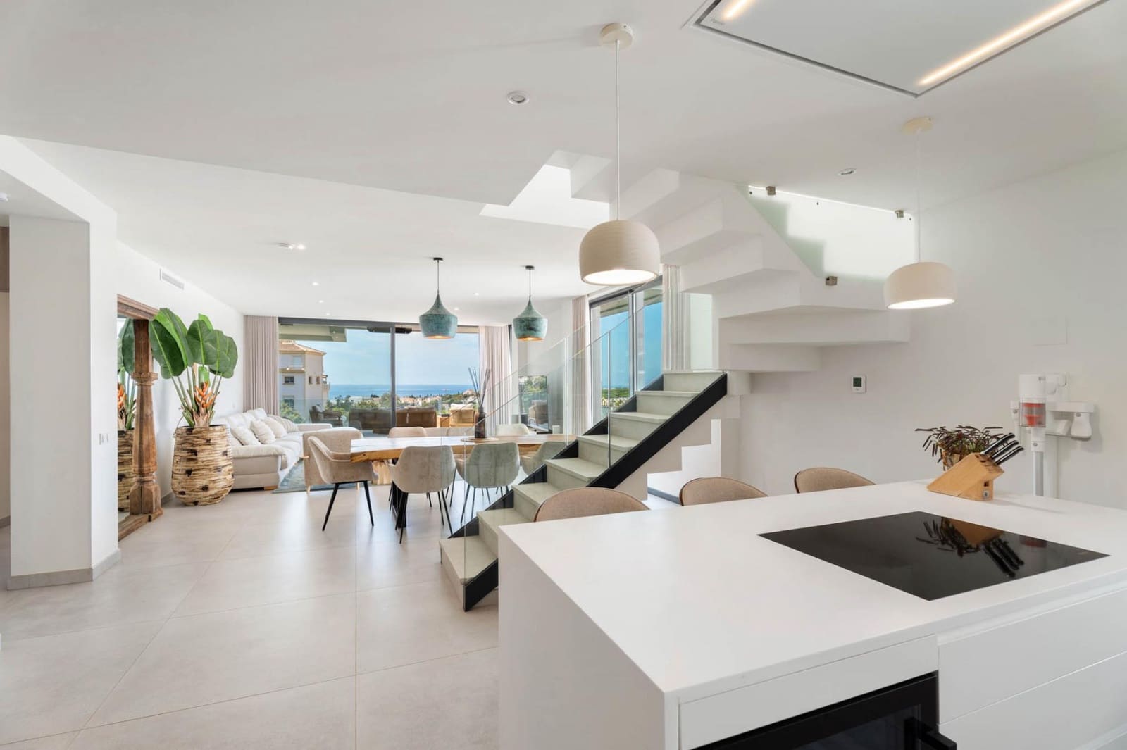3 bedroom Apartment for sale in Marbella with pool - € 2,200,000 (Ref: 9849636)