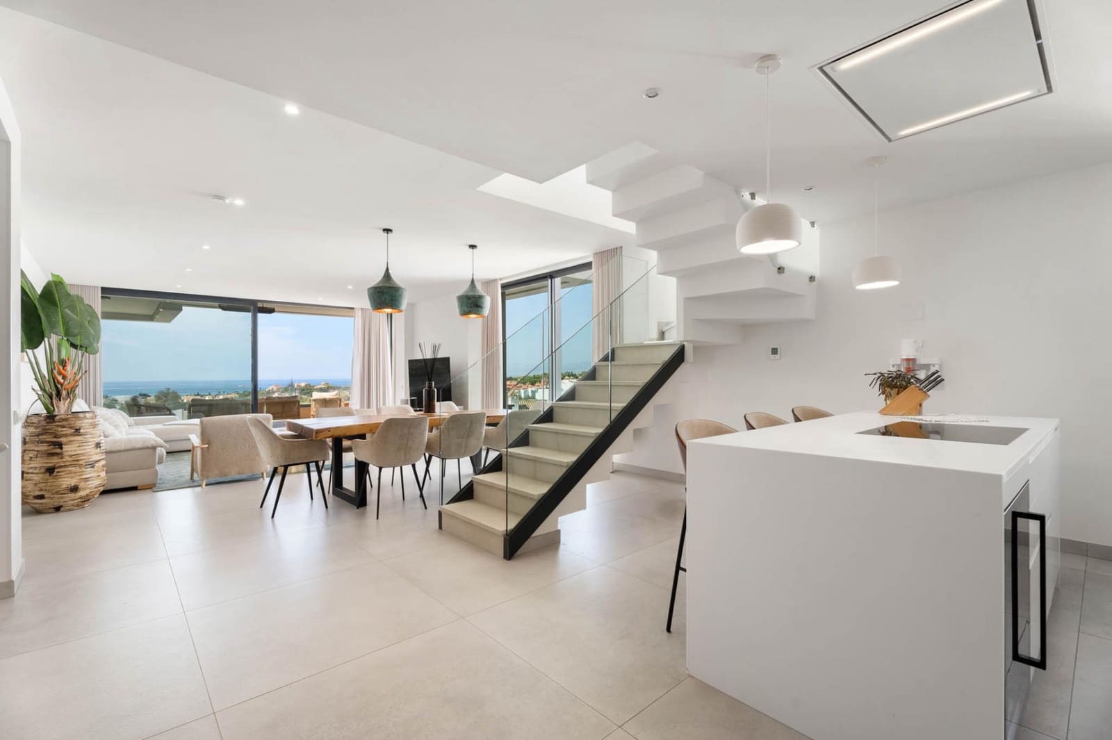 3 bedroom Apartment for sale in Marbella with pool - € 2,200,000 (Ref: 9849636)