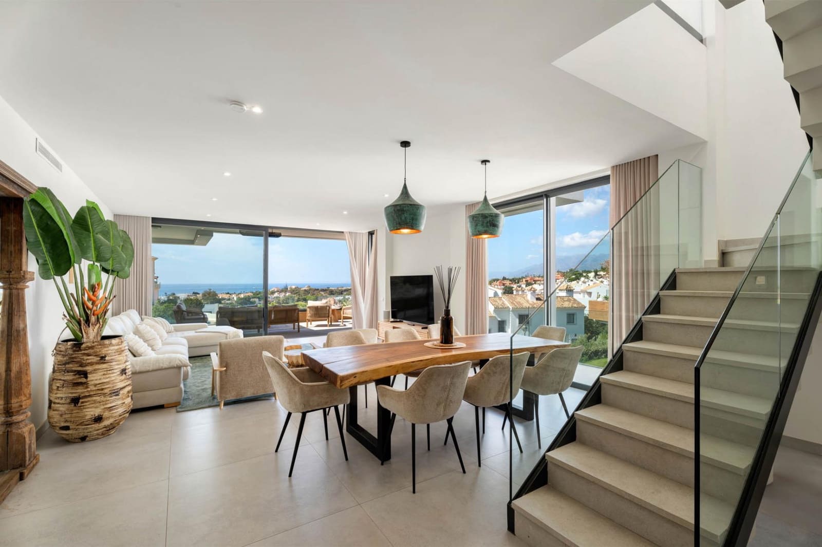 3 bedroom Apartment for sale in Marbella with pool - € 2,200,000 (Ref: 9849636)