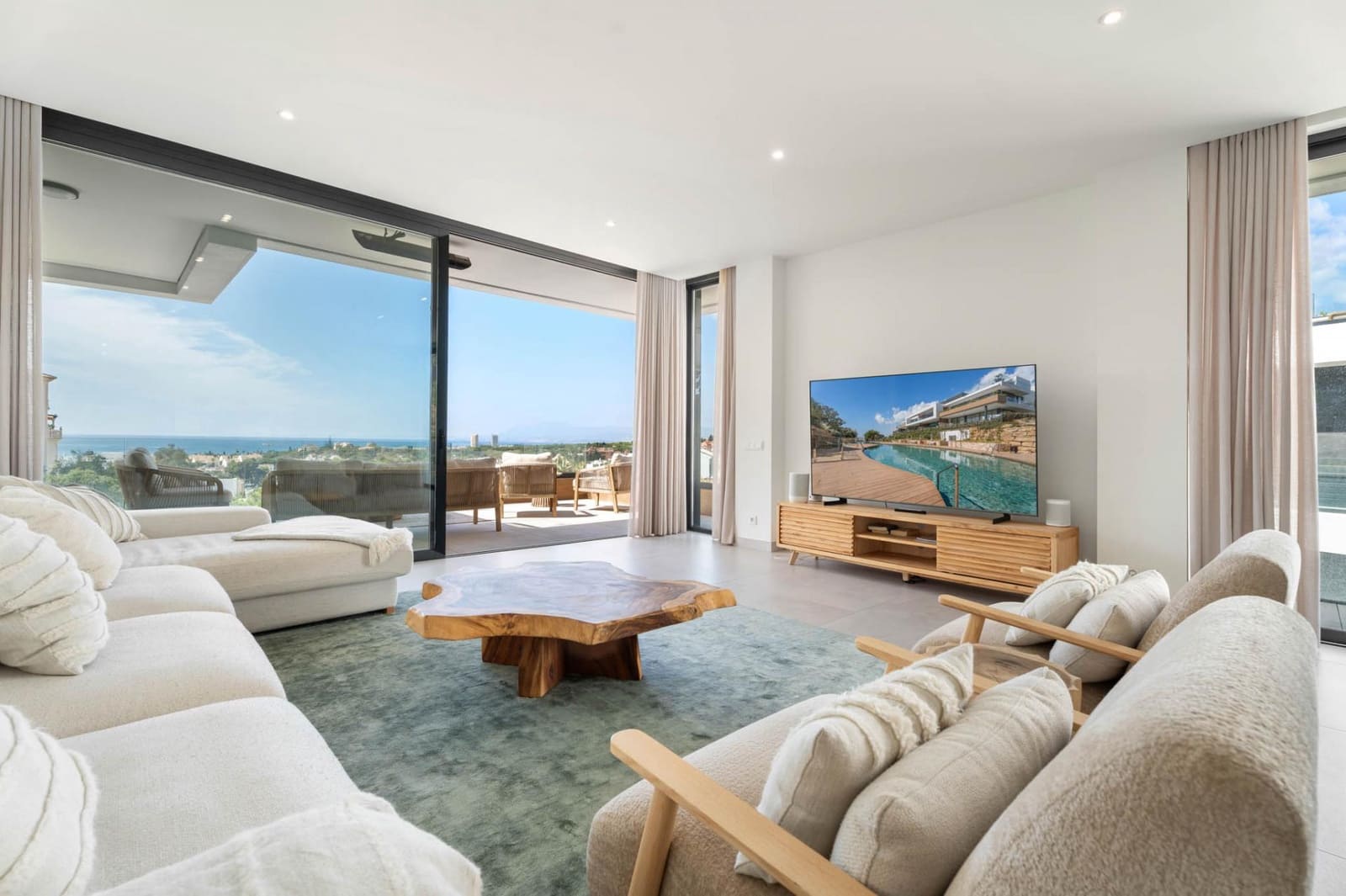 3 bedroom Apartment for sale in Marbella with pool - € 2,200,000 (Ref: 9849636)
