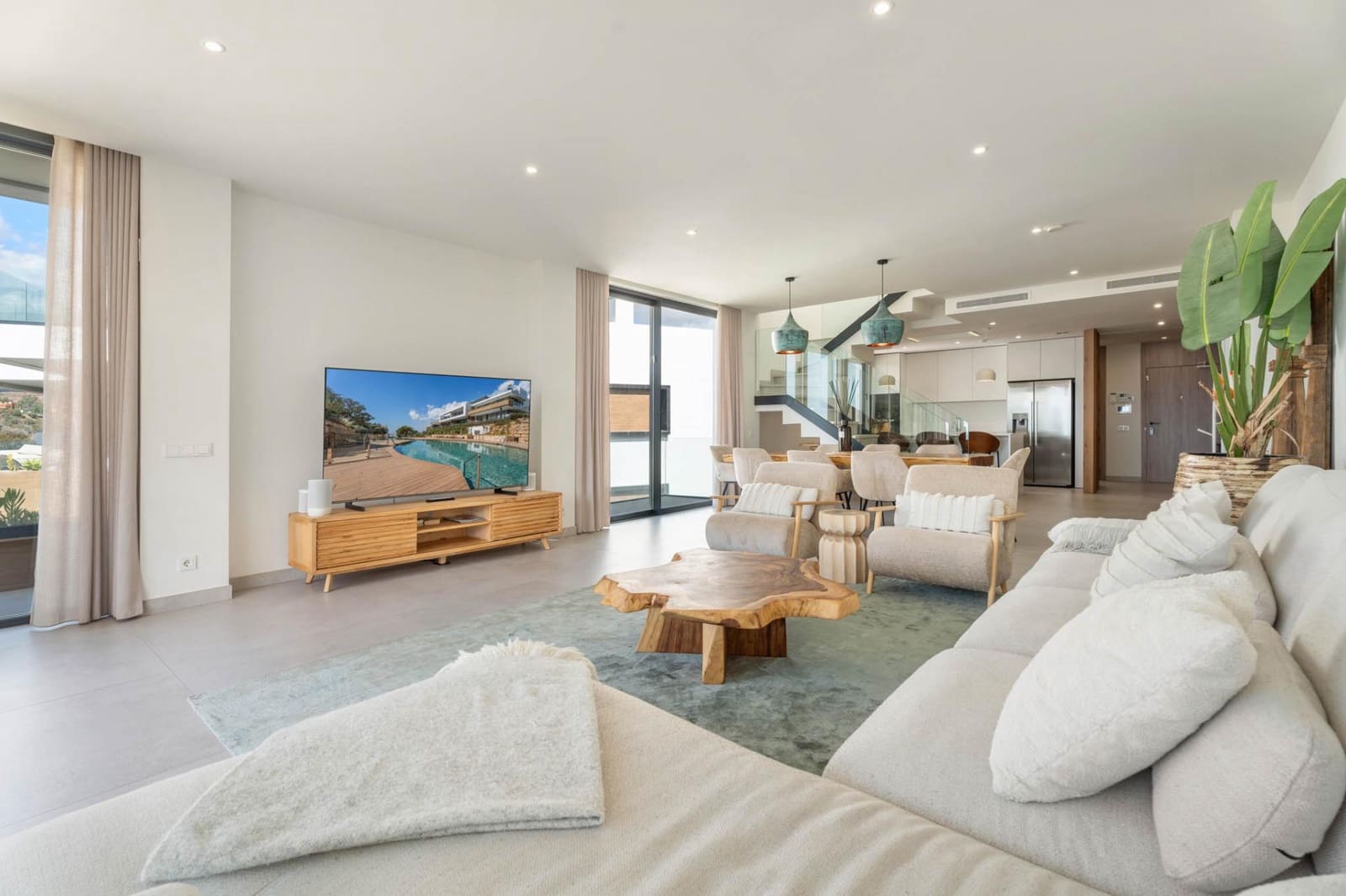 3 bedroom Apartment for sale in Marbella with pool - € 2,200,000 (Ref: 9849636)