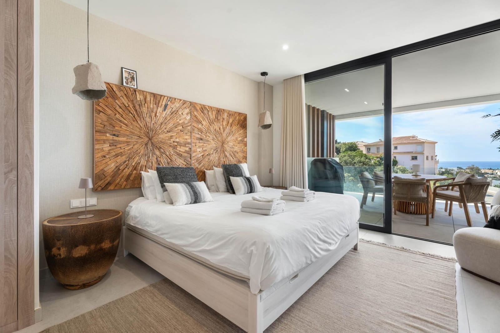 3 bedroom Apartment for sale in Marbella with pool - € 2,200,000 (Ref: 9849636)