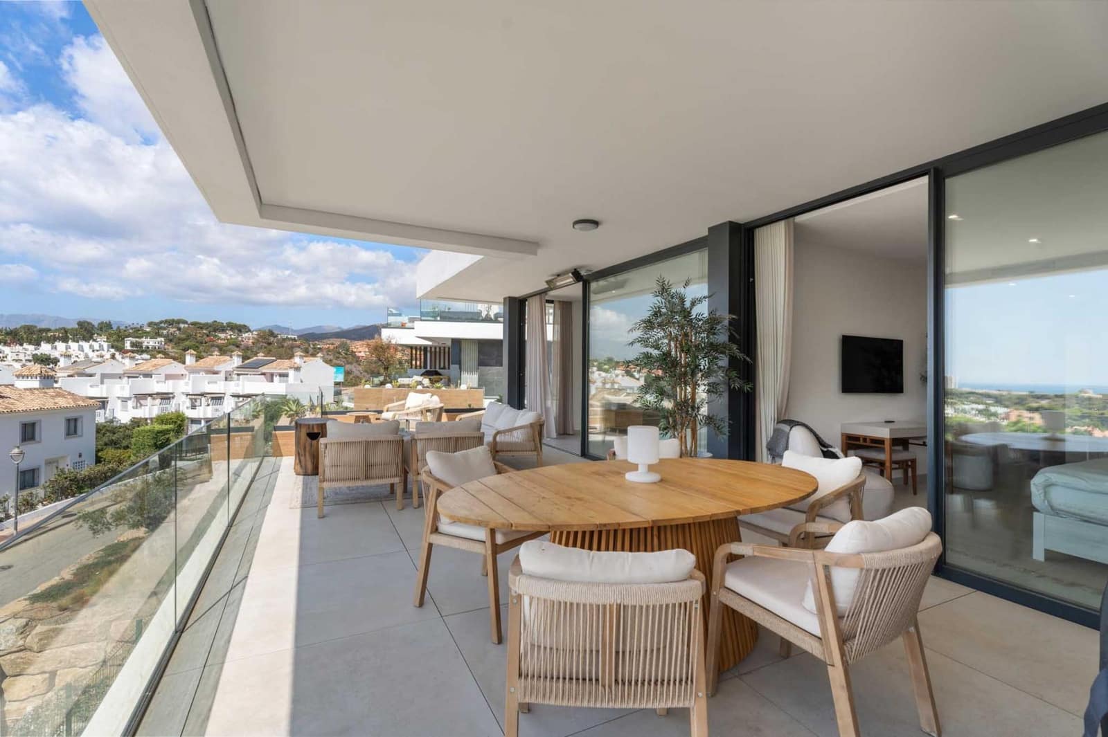 3 bedroom Apartment for sale in Marbella with pool - € 2,200,000 (Ref: 9849636)