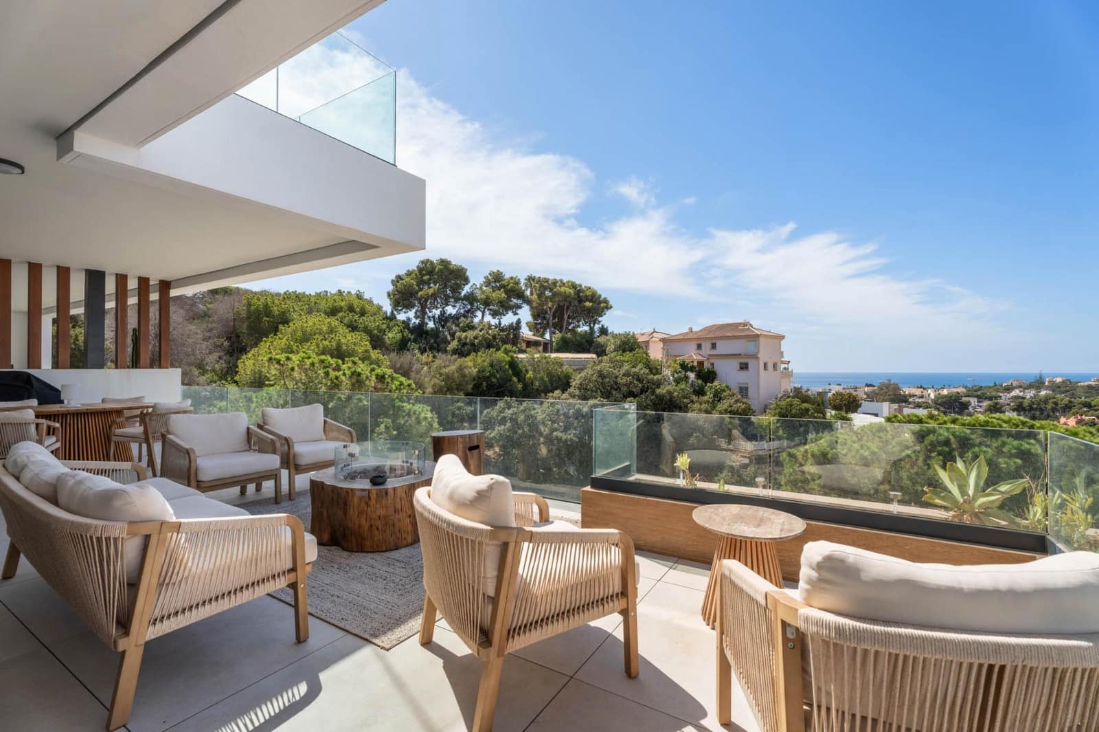 3 bedroom Apartment for sale in Marbella with pool - € 2,200,000 (Ref: 9849636)