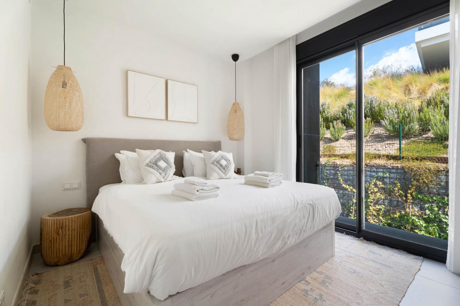 3 bedroom Apartment for sale in Marbella with pool - € 2,200,000 (Ref: 9849636)