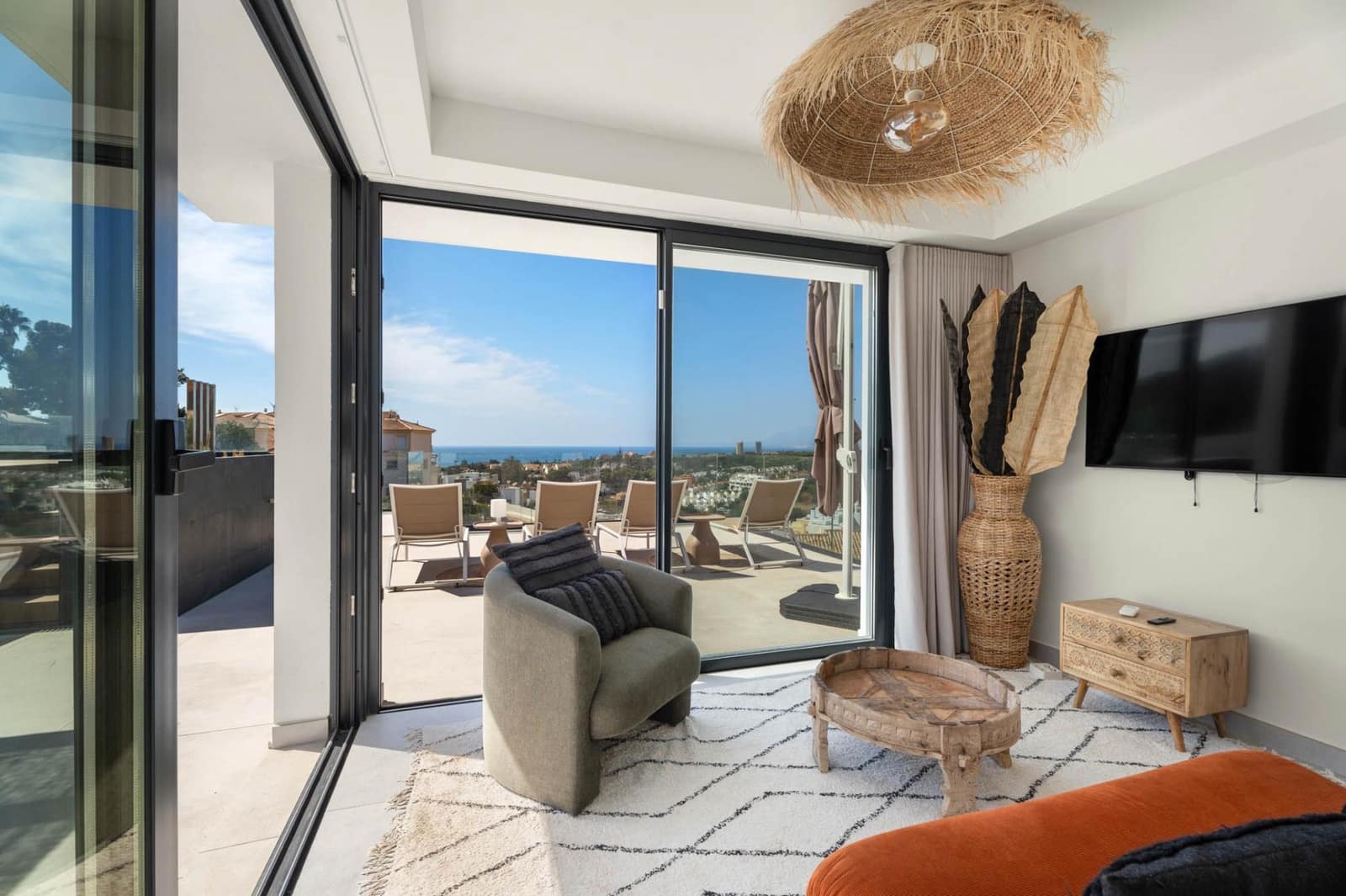 3 bedroom Apartment for sale in Marbella with pool - € 2,200,000 (Ref: 9849636)