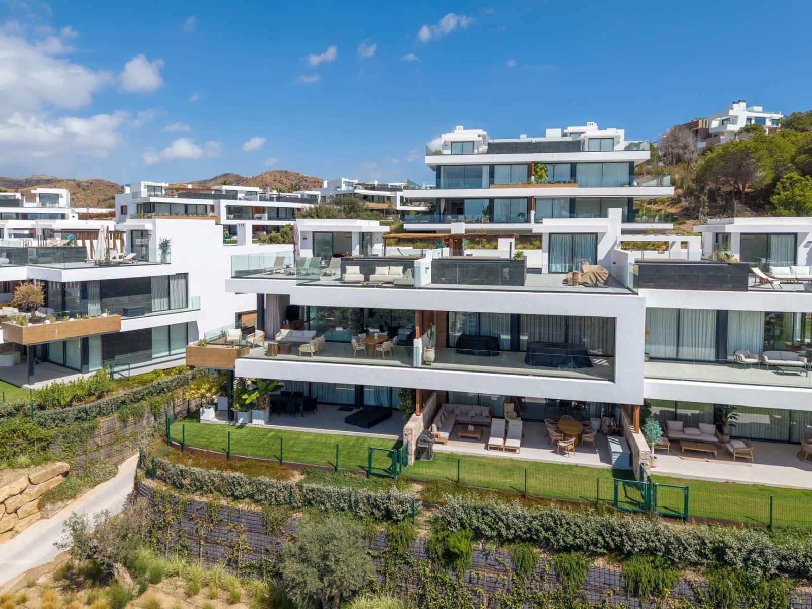 3 bedroom Apartment for sale in Marbella with pool - € 2,200,000 (Ref: 9849636)