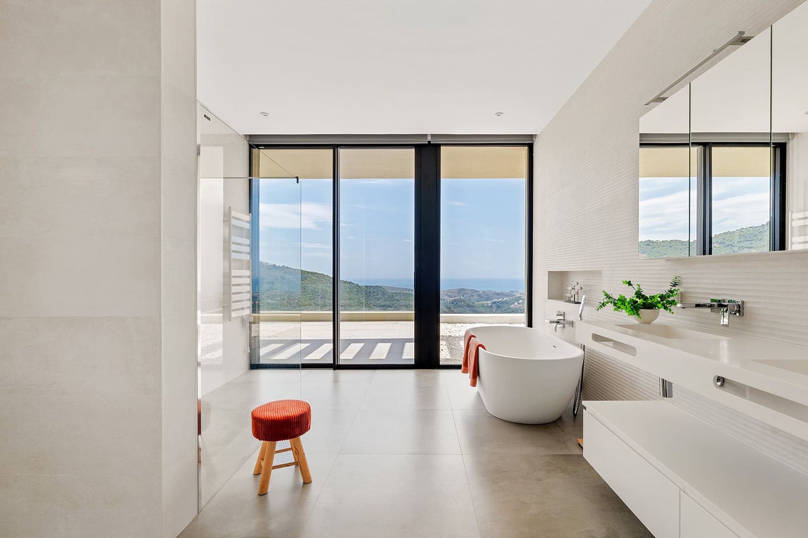 5 bedroom Villa for sale in Benahavis with pool - € 4,150,000 (Ref: 9849637)