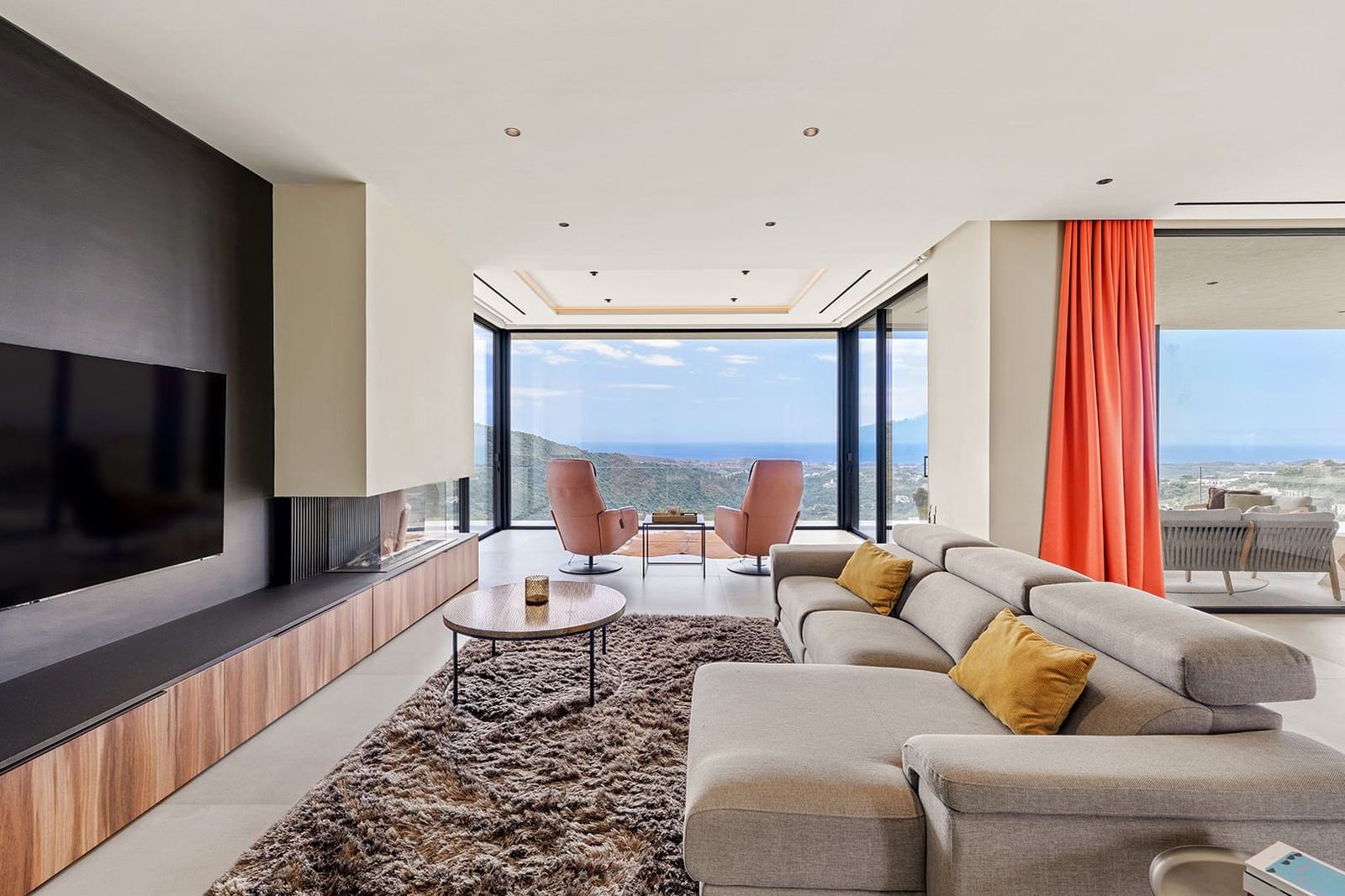 5 bedroom Villa for sale in Benahavis with pool - € 4,150,000 (Ref: 9849637)