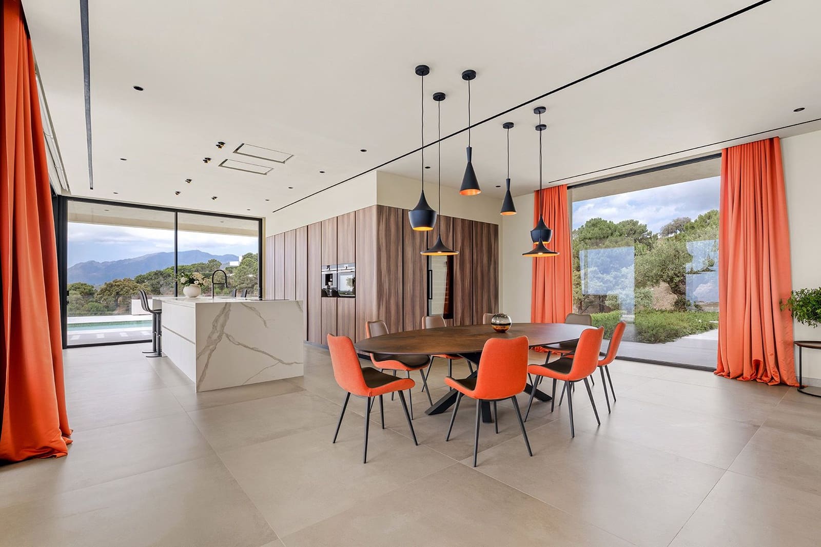 5 bedroom Villa for sale in Benahavis with pool - € 4,150,000 (Ref: 9849637)