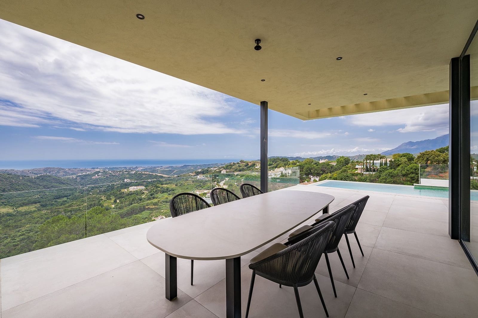 5 bedroom Villa for sale in Benahavis with pool - € 4,150,000 (Ref: 9849637)