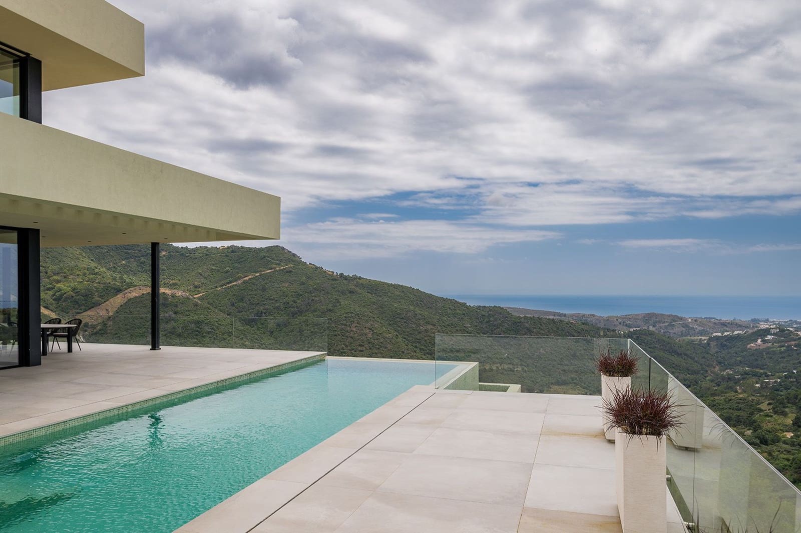 5 bedroom Villa for sale in Benahavis with pool - € 4,150,000 (Ref: 9849637)