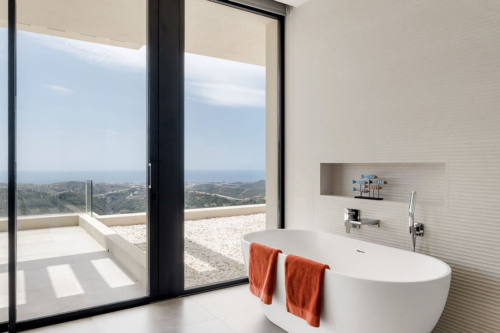5 bedroom Villa for sale in Benahavis with pool - € 4,150,000 (Ref: 9849637)