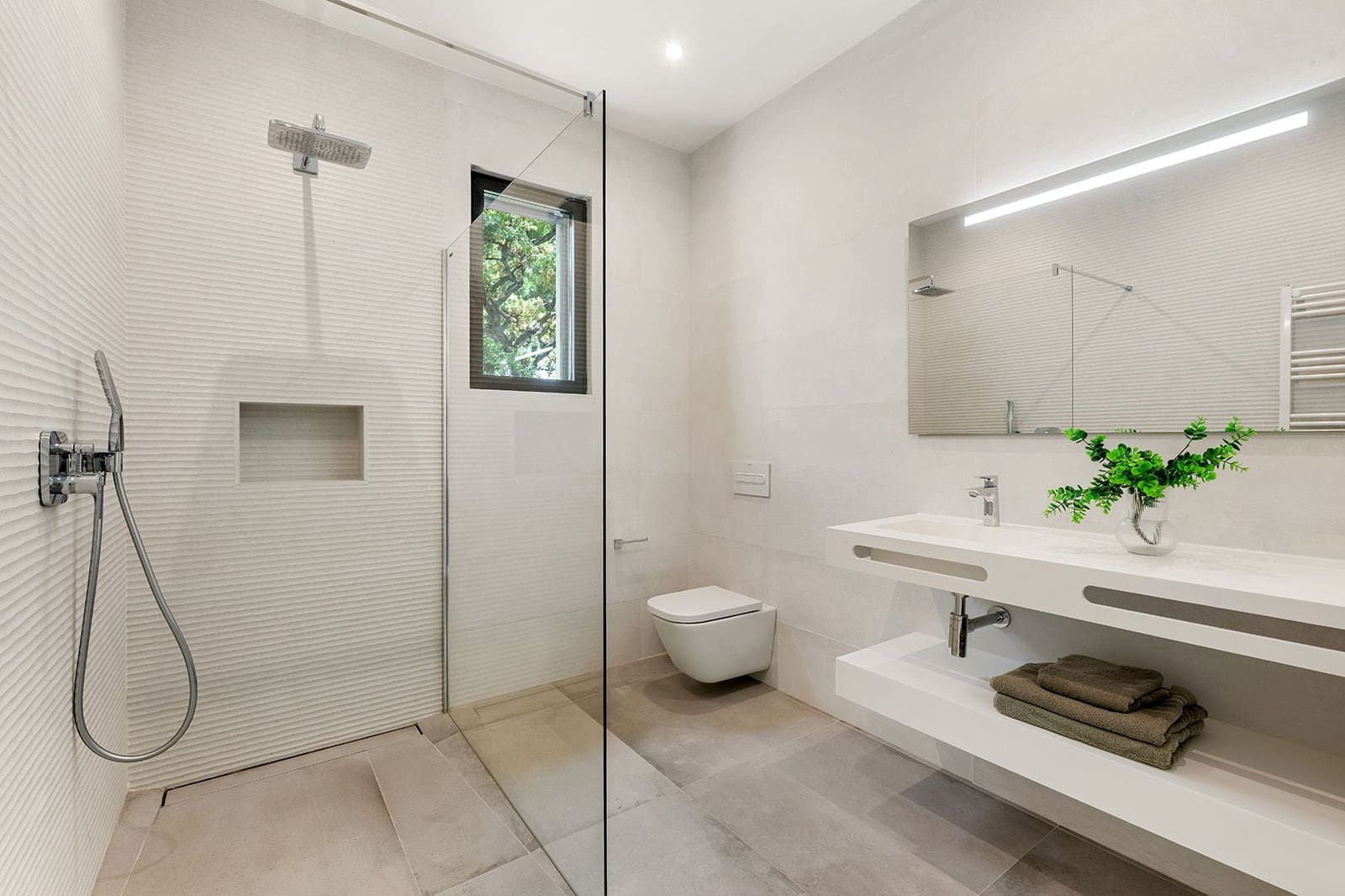 5 bedroom Villa for sale in Benahavis with pool - € 4,150,000 (Ref: 9849637)
