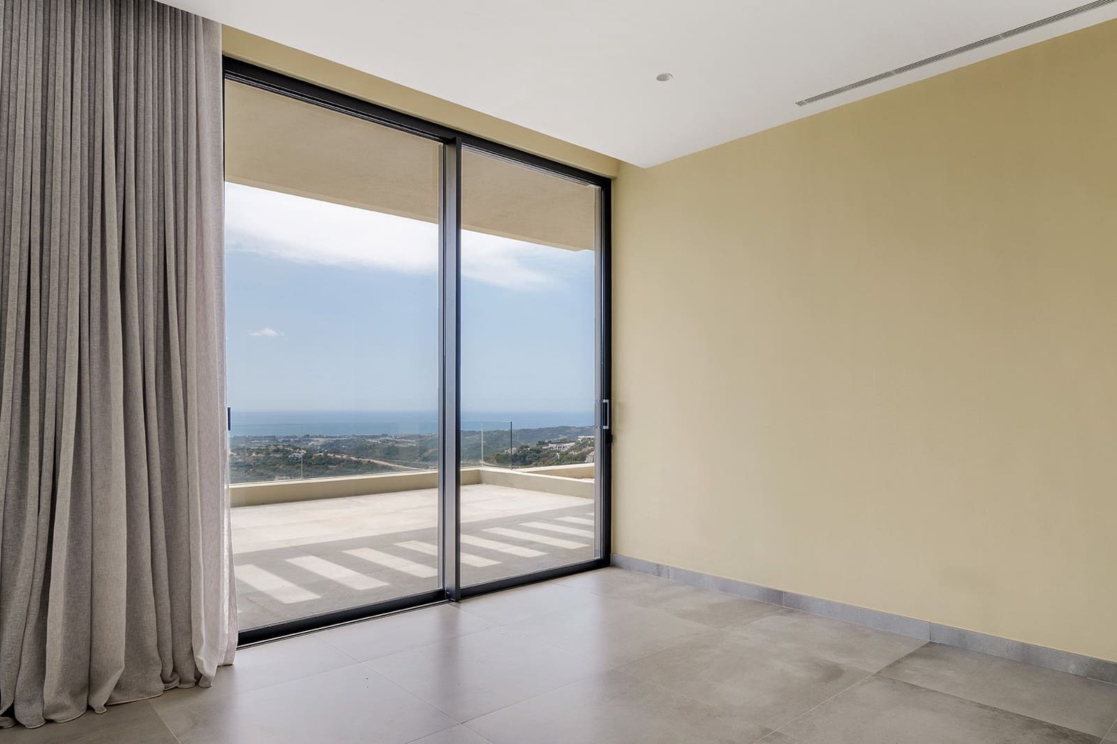 5 bedroom Villa for sale in Benahavis with pool - € 4,150,000 (Ref: 9849637)
