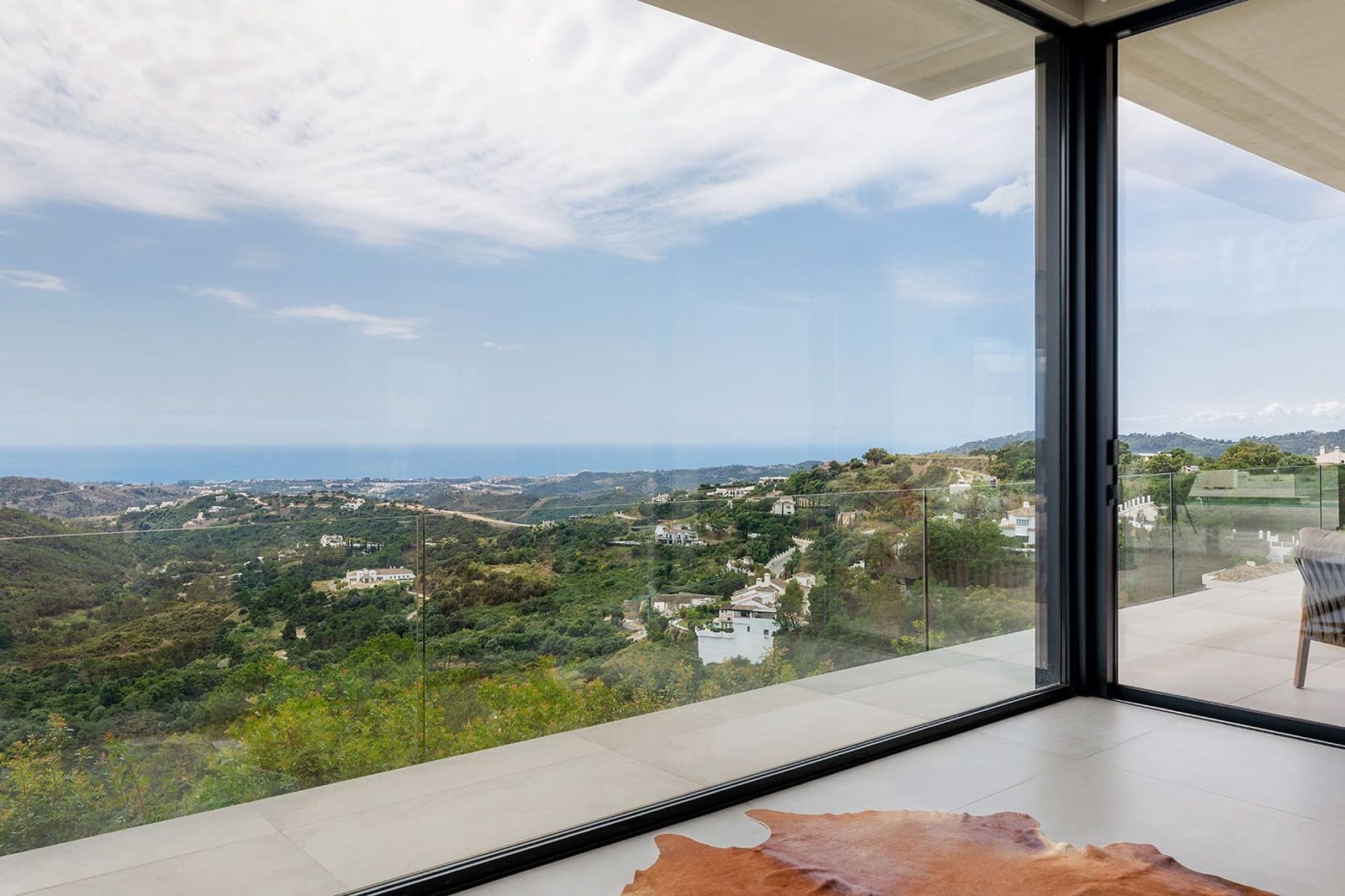 5 bedroom Villa for sale in Benahavis with pool - € 4,150,000 (Ref: 9849637)