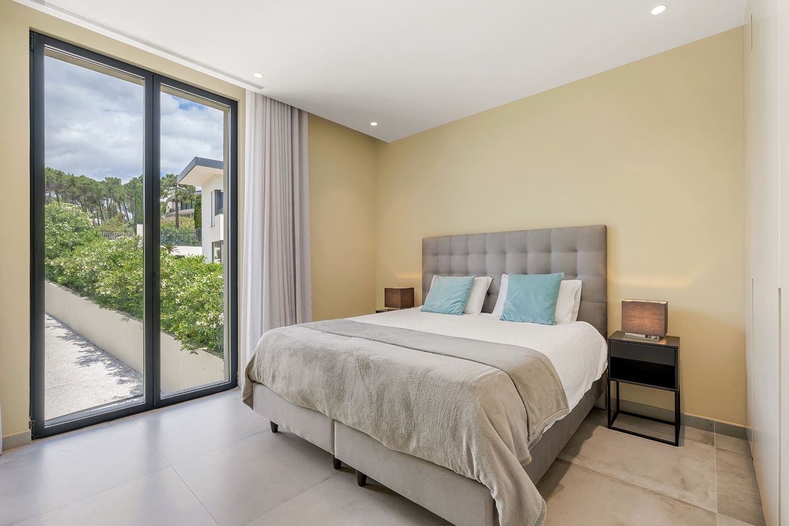 5 bedroom Villa for sale in Benahavis with pool - € 4,150,000 (Ref: 9849637)