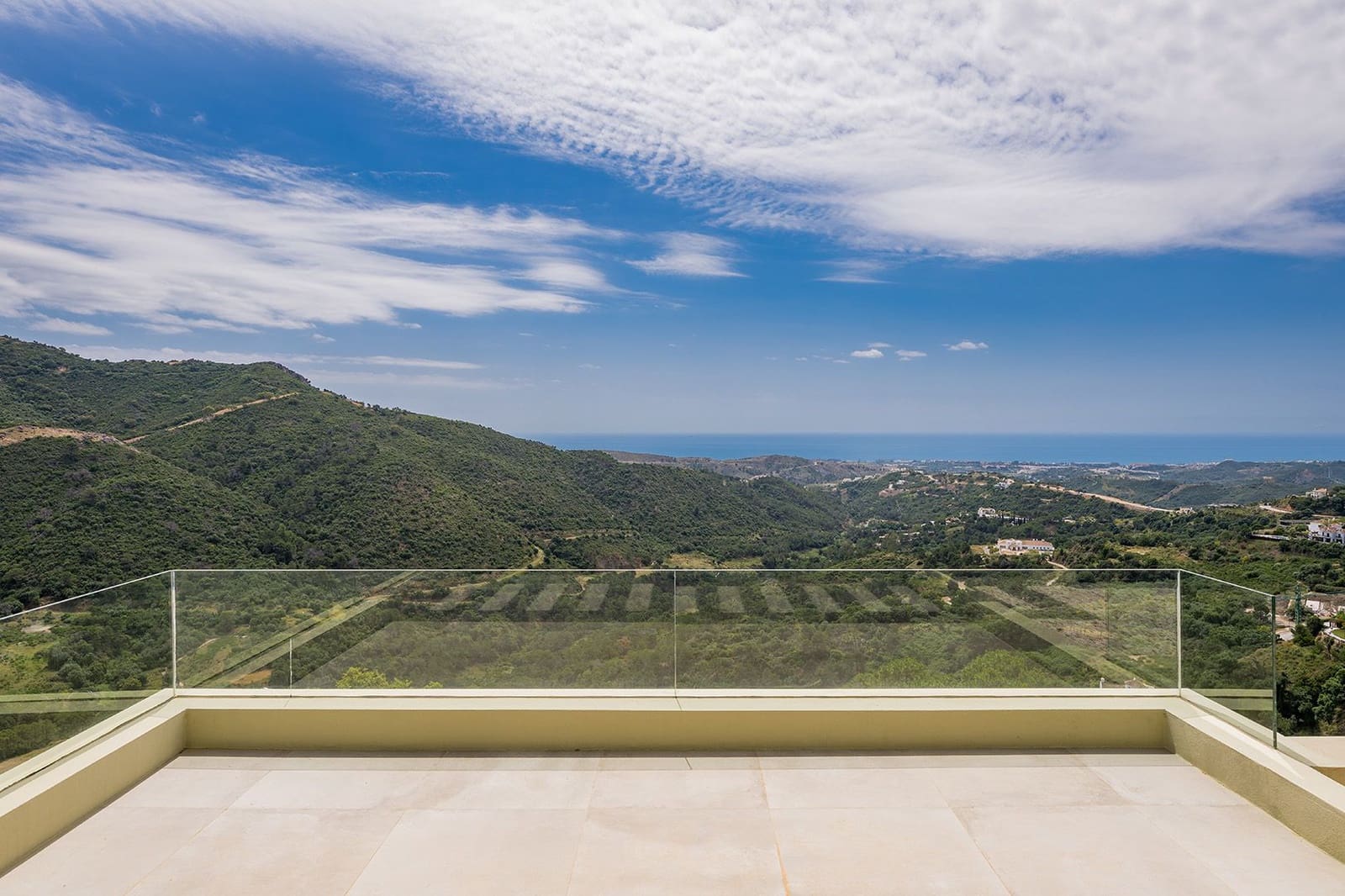 5 bedroom Villa for sale in Benahavis with pool - € 4,150,000 (Ref: 9849637)