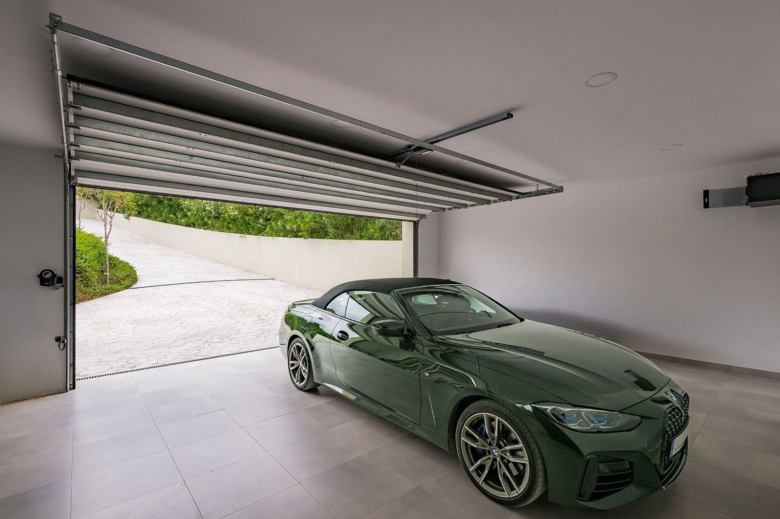 5 bedroom Villa for sale in Benahavis with pool - € 4,150,000 (Ref: 9849637)