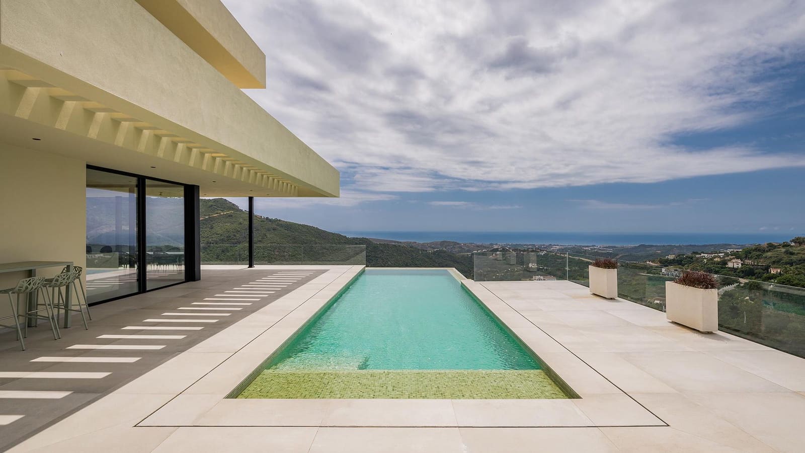 5 bedroom Villa for sale in Benahavis with pool - € 4,150,000 (Ref: 9849637)