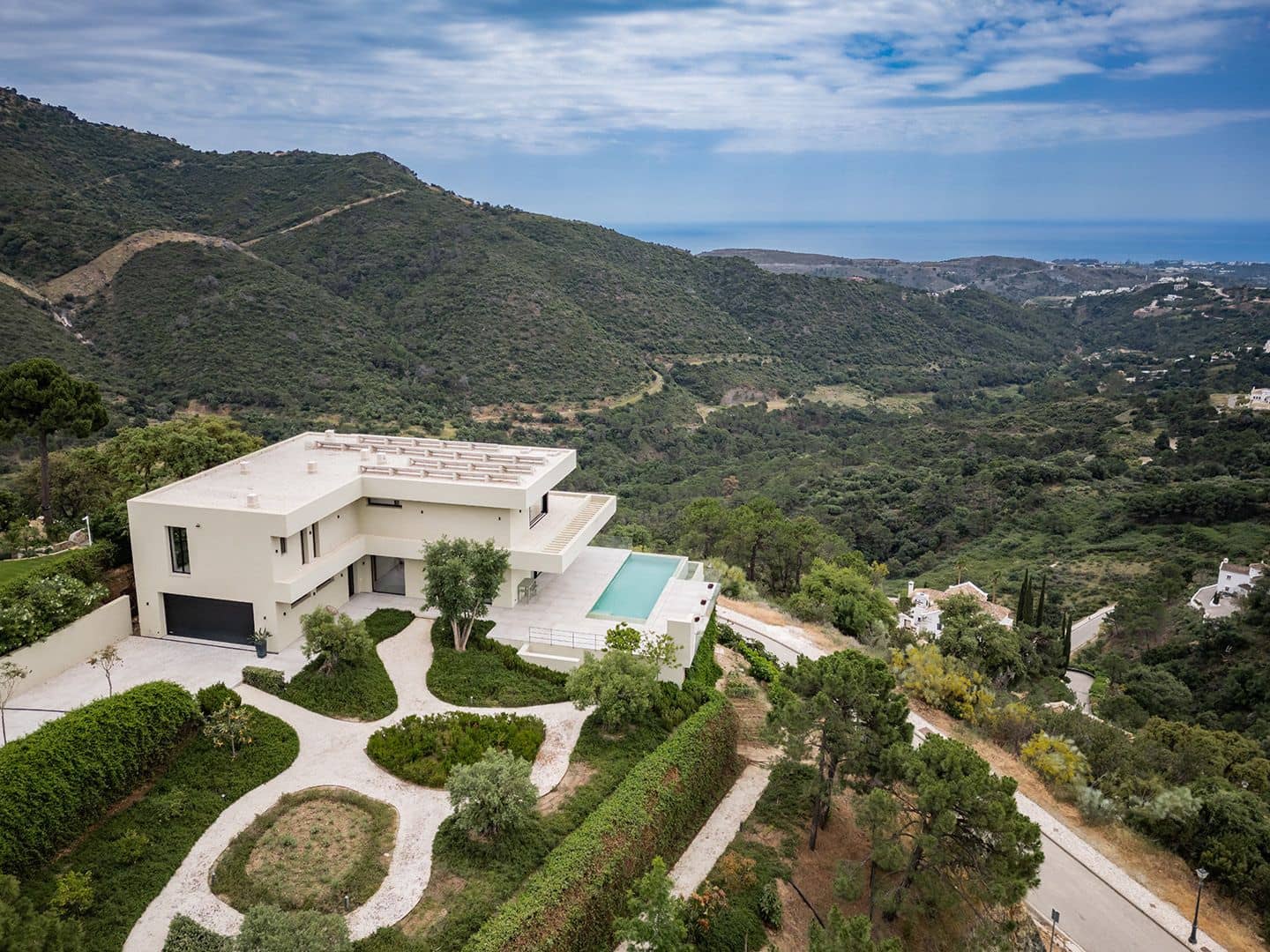 5 bedroom Villa for sale in Benahavis with pool - € 4,150,000 (Ref: 9849637)