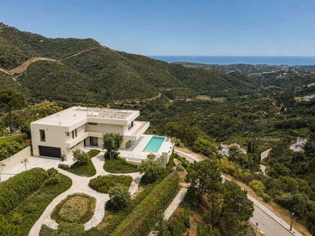 5 bedroom Villa for sale in Benahavís with pool garage - € 4,150,000 (Ref: 9849637)