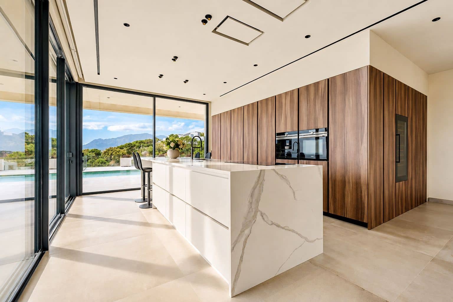 5 bedroom Villa for sale in Benahavis with pool garage - € 4,150,000 (Ref: 9849637)