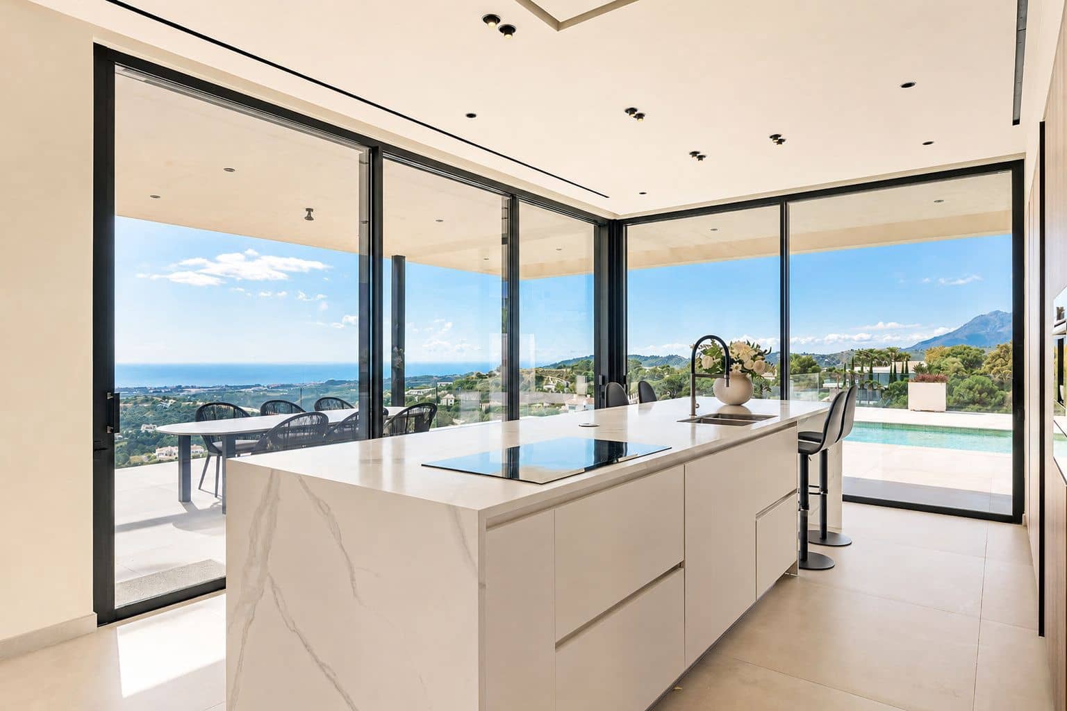 5 bedroom Villa for sale in Benahavis with pool garage - € 4,150,000 (Ref: 9849637)